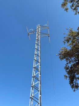 Endesa refuerza la red de media tensión de Espiel con una inversión de 170.000 euros.