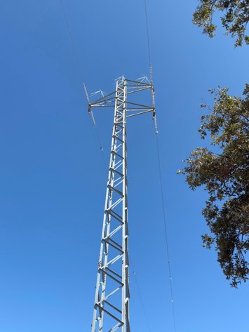 Endesa refuerza la red de media tensión de Espiel con una inversión de 170.000 euros.