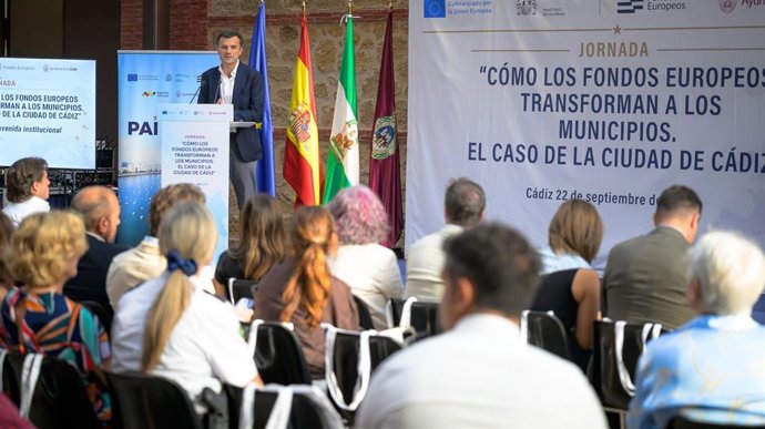 Ealcalde de Cádiz, Bruno García, interviniendo en la jornada 'Cómo los fondos europeos transforman a los municipios. El caso de la ciudad de Cádiz',