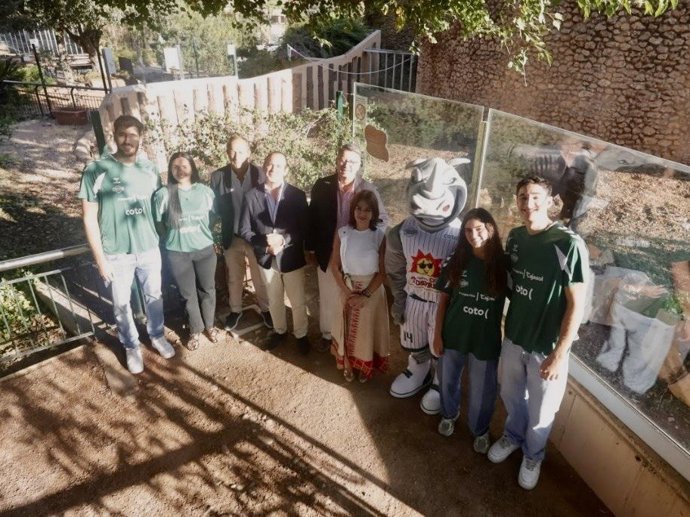 El Centro de Conservación Zoo de Córdoba conmemora el Día Internacional del Rinoceronte con una jornada especial dedicada a la sensibilización sobre la conservación de esta especie amenazada y la importancia de proteger los humedales.