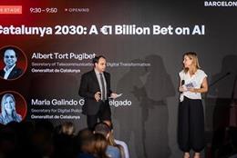 El secretari de Telecomunicacions i Transformació Digital, Albert Tort, i la secretària de Polítiques Digitals, Maria Galindo, en la sessió inaugural de l'AI Summit Barcelona