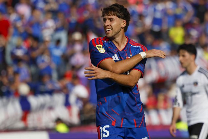 Futbol, Universidad de Chile vs Colo Colo. Fecha 20, Liga de Primera 2026. El jugador de Universidad de Chile Tobias Reinhart se lamenta tras desperdiciar una ocasion de gol contra Colo Colo durante el partido de la Liga de Primera disputado en el