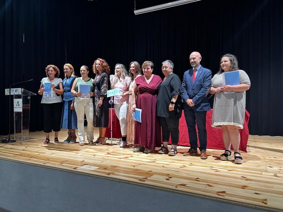 Acto de entrega de las llaves de 14 viviendas públicas en Almargen, Málaga.