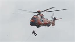 Evacuado en helicóptero un tripulante de un pesquero al noroeste de cabo Vilán por una emergencia médica
