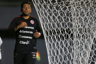 Futbol, entrenamiento de la seleccion chilena El jugador de la seleccion chilena Gonzalo Jara es fotografiado durante el entrenamiento realizado en el estadio Pituacu de Salvador de Bahia, Brasil. 18/06/2019 Andres Pina/Photosport  Football, Chilean