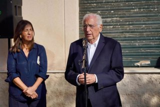 El presidente de la Ciudad Autónoma de Melilla, Juan José Imbroda (PP), inaugurando este martes una calle de la ciudad autónoma.