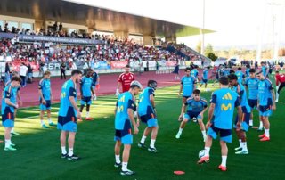 La selección española masculina de fútbol durante su entrenamiento del martes en la Ciudad del Fútbol de Las Rozas (Madrid)