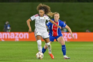 September 22, 2026, Madrid, Madrid, Spain: 12 FELICIA SCHRODER of Real Madrid CF Femenino controls the ball during the Women's Champions League match between REAL MADRID FEMENINO and PARIS SAINT-GERMAIN FC, held on September 22, 2026, in Valdebebas, Madri