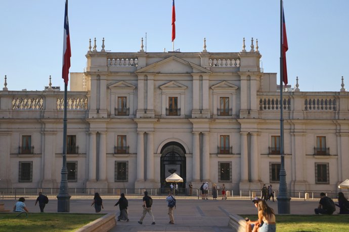 Santiago 24 de febrero 2026. Frontis del Palacio de La Moneda luego de los trabajos de restauracion de la fachada, iniciados en noviembre   Dragomir Yankovic/Aton Chile