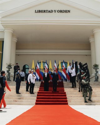 El presidente de Colombia, Abelardo De La Espriella, recibe a la presidente de Costa Rica, Laura Fernández