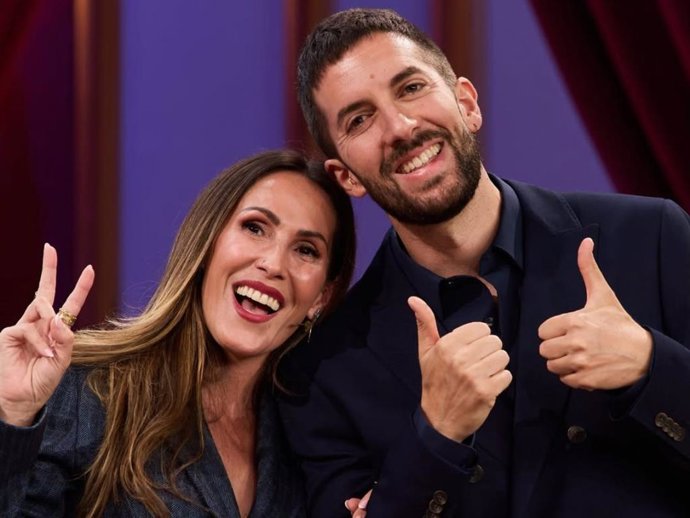 El traje sastre de Malú para su cita en 'La Revuelta' es perfecto para entretiempo y estiliza sin esfuerzo
