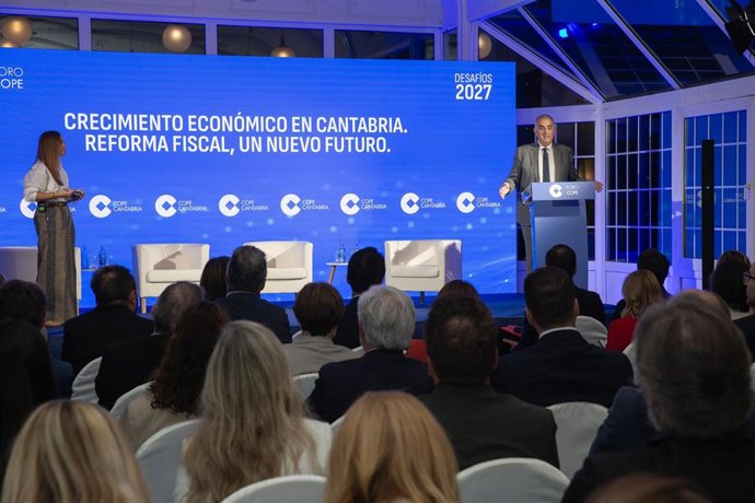 El consejero de Fomento, Roberto Media, en su intervención en el Foro COPE