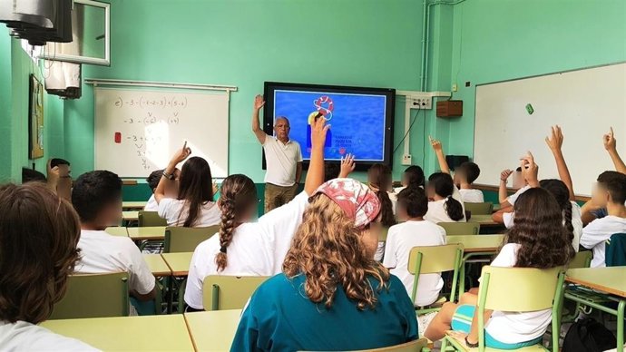 Sebastián Quintana imparte una charla ante alumnos del CPEIPS San Rafael, en Las Palmas de Gran Canaria