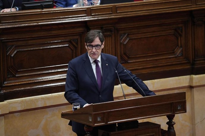 El presidente de la Generalitat de Catalunya, Salvador Illa, interviene durante una sesión plenaria, en el Parlament de Catalunya, a 23 de septiembre de 2026, en Barcelona, Catalunya (España).