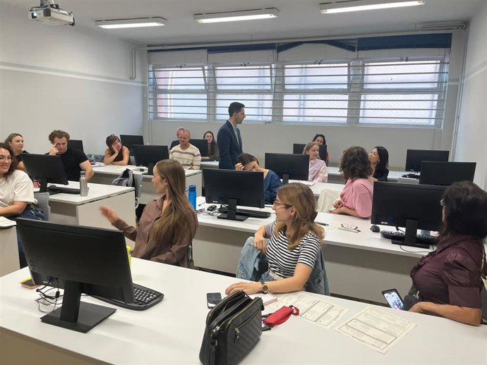 OICOS comienza dos cursos de español para extranjeros y otro de preparación para la prueba de conocimientos