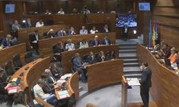 Adrián Barbón, en el pleno de la Junta General