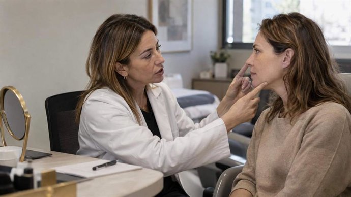 Ni solo relleno ni solo regeneración; por qué las clínicas combinan ambas técnicas