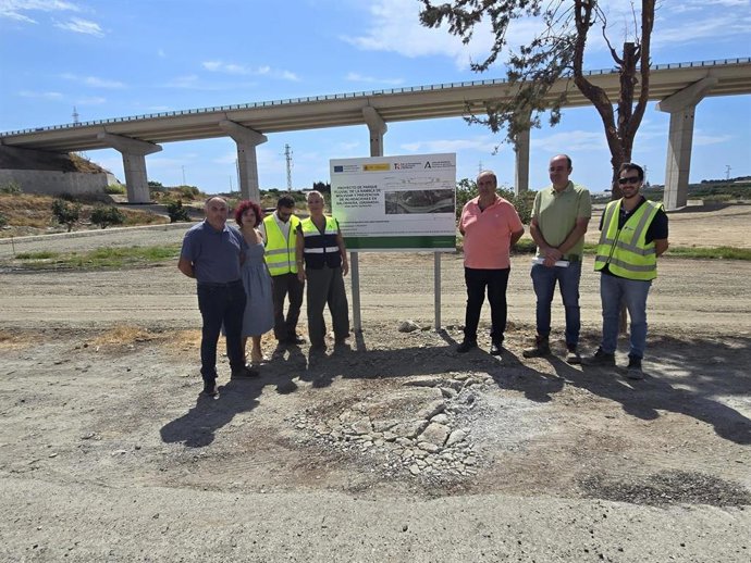 Carmen Lidia Reyes, ha visitado las obras que han supuesto una actuación en un tramo de 1,4 kilómetros y 12 hectáreas que se convertirán en un pulmón verde y paseo ciclopeatonal entre Salobreña y Molvízar.