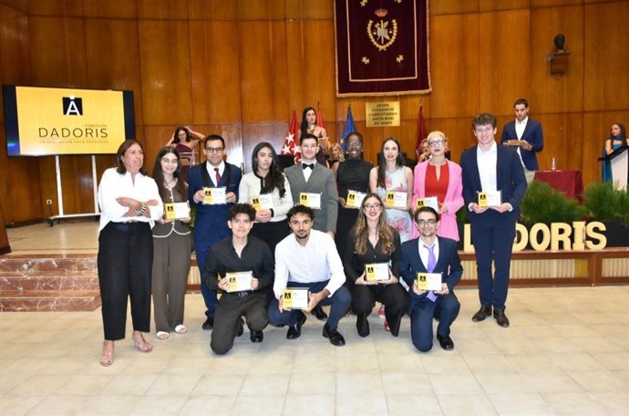 Fundación Dádoris ayuda a 103 jóvenes a realizar sus estudios universitarios en el curso 2026-27