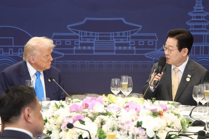 Archivo - Imagen de archivo de un encuentro entre los presidentes de EEUU y Corea del Sur, Donald Trump y Moon Jae In. 