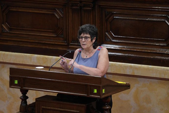 La diputada de la CUP, Pilar Castillejo, interviene durante una sesión plenaria, en el Parlament de Catalunya, a 23 de septiembre de 2026, en Barcelona, Catalunya (España). Illa comparece hoy a petición propia en el Parlament después de la crisis abierta 