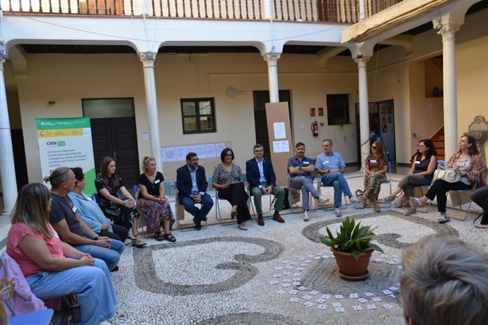 El Centro Albayzín del SAE implica a expertos de empleo y educación en el proyecto 'Orientación Globalizada' que desarrolla un modelo de orientación y un plan de pefeccionamiento para orientadores, evalaudores, aseseores, personal y docentes.