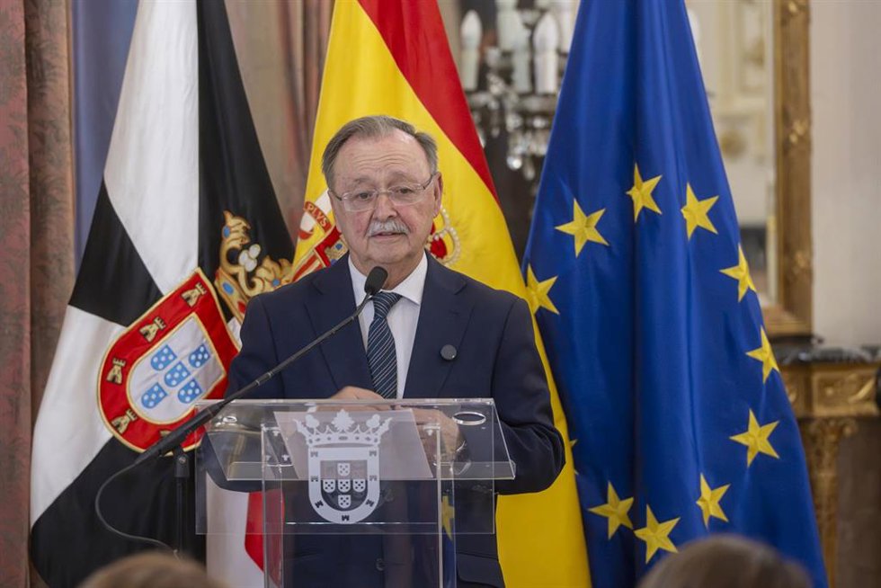 El presidente de Ceuta, Juan Jesús Vivas, durante la visita a Ceuta del expresidente del Gobierno, José María Aznar, en el Palacio de la Asamblea, a 27 de agosto de 2026,