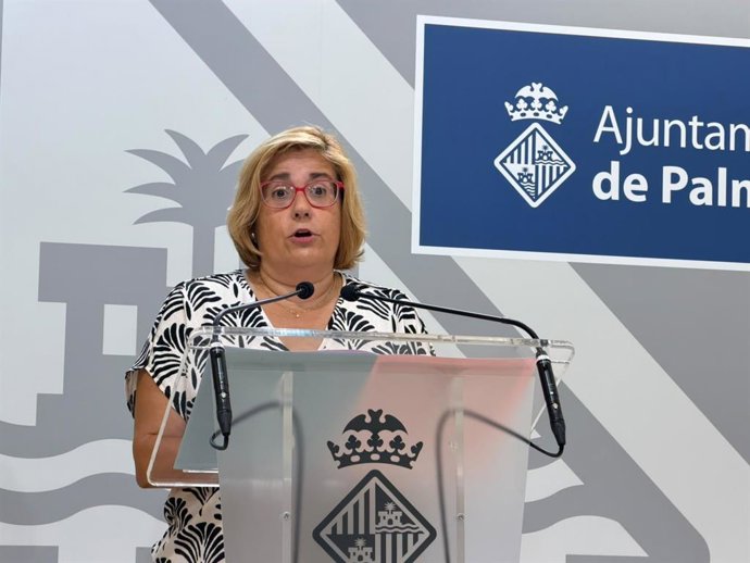 La portavoz del Ayuntamiento de Palma, Mercedes Celeste, en rueda de prensa posterior a la junta de gobierno.