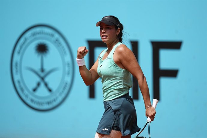 Archivo - Jessica Bouzas of Spain plays against Diana Shnaider of Rusia during the Mutua Madrid Open 2026, ATP Masters 1000 and WTA 1000, at La Caja Magica on April 23, 2026 in Madrid, Spain.