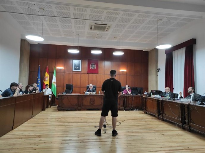 El acusado del asesinato de una mujer en Sabiote durante la última sesión del juicio en la Audiencia de Jaén