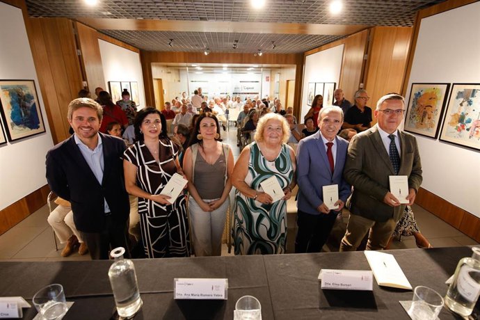Presentación en la Fundación Cajasol en Córdoba del nuevo libro de Ana María Romero Yebra, 'Las lindes del tiempo'.