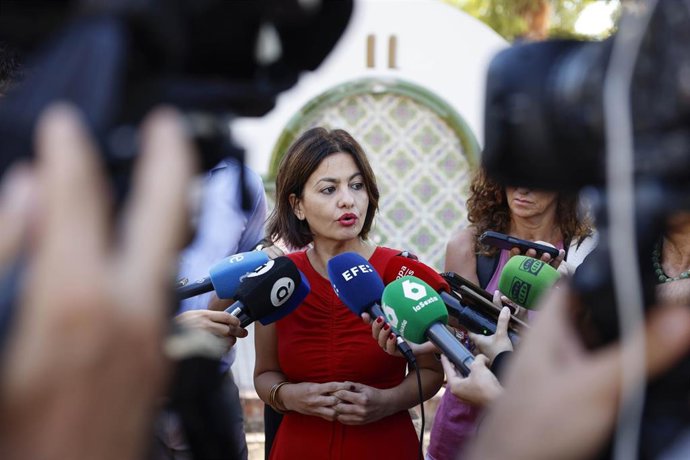La ministra de Juventud e Infancia, Sira Rego, en una visita a Sagunt (Valencia)