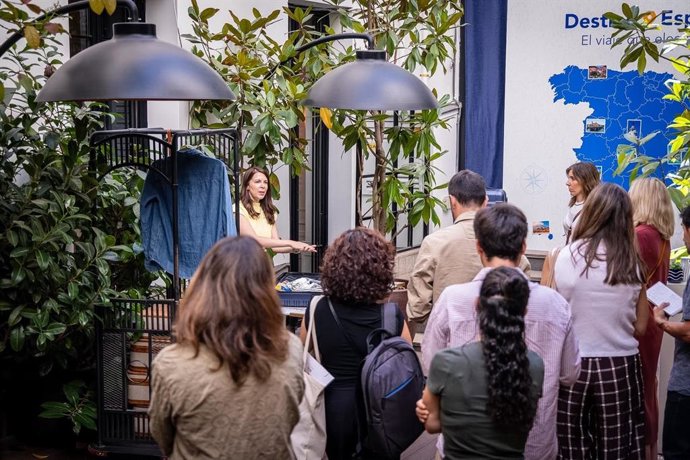 El 60% de los españoles priorizan el turismo nacional y la gastronomía local en sus viajes en 2026, según Booking