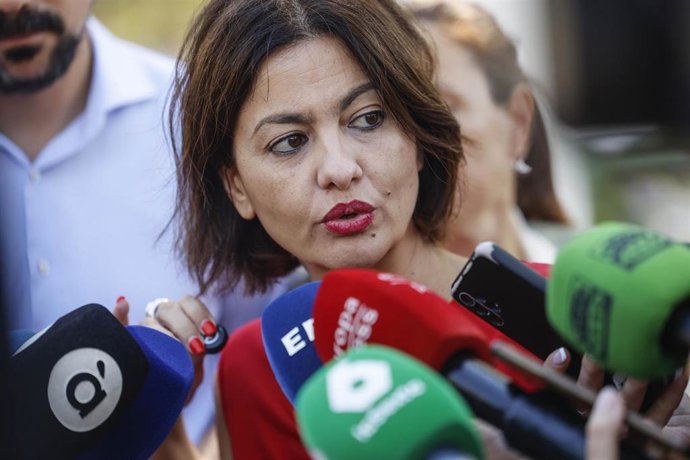 La ministra de Juventud e Infancia, Sira Rego, ofrece declaraciones a los medios al finalizar su visita institucional a la población, tras recorrer La Gerencia, a 23 de septiembre de 2026, en Sagunt