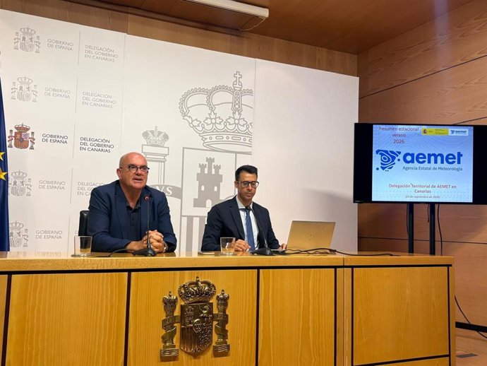 El delegado del Gobierno en Canarias, Anselmo Pestana, y el delegado territorial de AEMET en Canarias, David Suárez