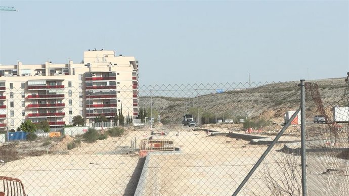 Archivo - Parecela de pisoso en construcción