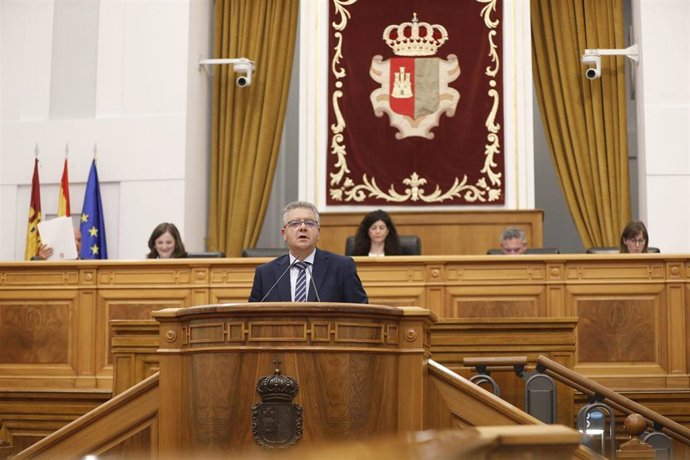 Archivo - El diputado del Partido Popular Juan Antonio Moreno Moya, durante el debate en el pleno de las Cortes.