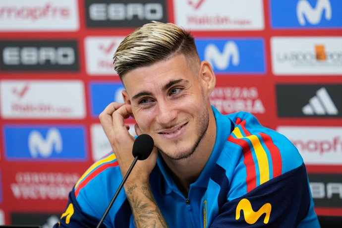 Roberto Fernández en rueda de prensa con la selección española