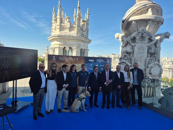 El alcalde de Madrid, José Luis Martínez-Almeida, presidió la presentación del Día del Deporte Olímpico y Paralímpico y la Noche del Deporte, que se celebra este sábado en la capital de España.