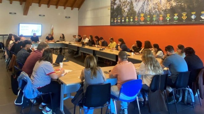 Imagen de la asamblea general de la Taula d'Habitatge de l'Alt Pirineu i Aran (Lleida).