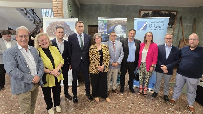 La consejera en el acto del centenario de la Comunidad de Regantes del Canal del Henares.