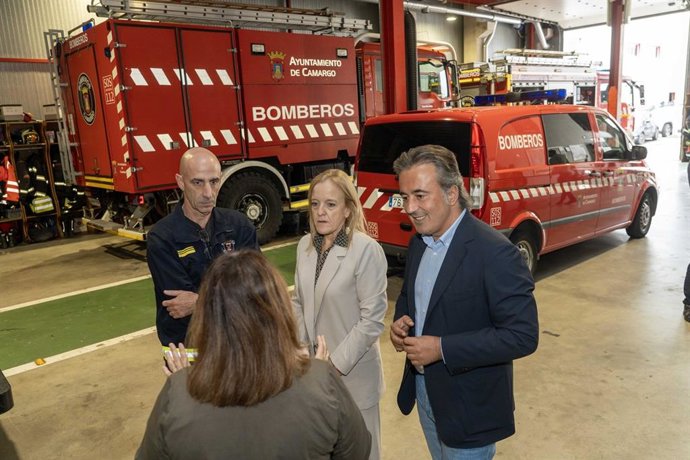 Archivo - Camargo aprobará este jueves el convenio que eleva a 400.000 euros anuales la financiación autonómica para bomberos