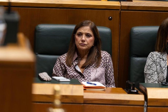 La consejera de Justicia y Derechos Humanos, María Jesús San José, durante el primer pleno del curso del Parlamento Vasco