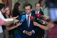 Almeida estudiará colaboración económica con las víctimas de Adamuz además de ayuda psicológica y apoyo logístico