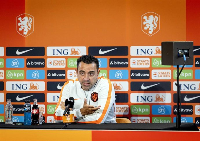 Xavi Hernández en rueda de prensa como seleccionador de los Países Bajos