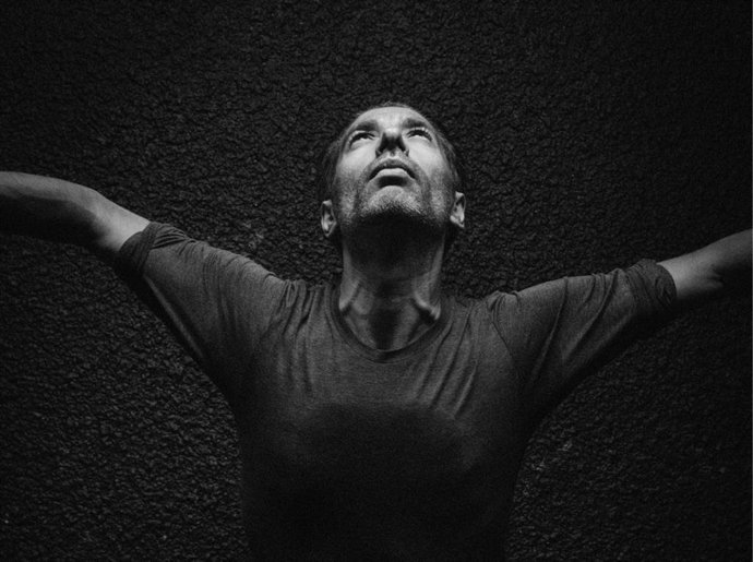 'Bolero De Blanco Y Negro' En La Bienal De Sevilla