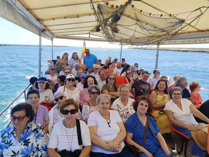 Voluntarios de CaixaBank han participado junto a la Fundación SUMO en una jornada de convivencia y ocio inclusivo en Isla Cristina (Huelva).