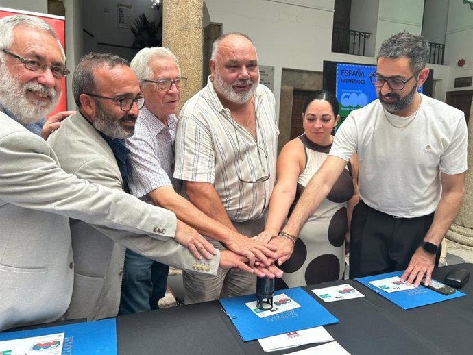 Presentación de un sello de Correos que conmemora los 600 años de la presencia del pueblo gitano en España