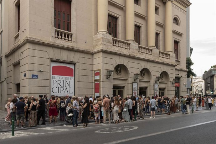 Un acte d'AVETID en el Teatre Principal. Arxiu.
