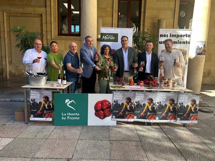 La Diputación de León ha acogido la presentación de la Feria del Pimiento Morrón de Fresno de la Vega (León).